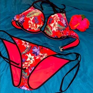 H&M floral bikini 👙 EUC.